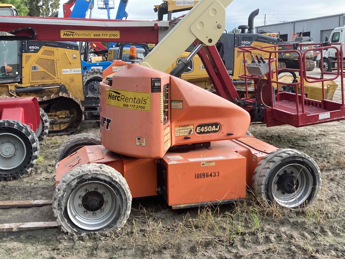 2016 JLG E450AJ-4