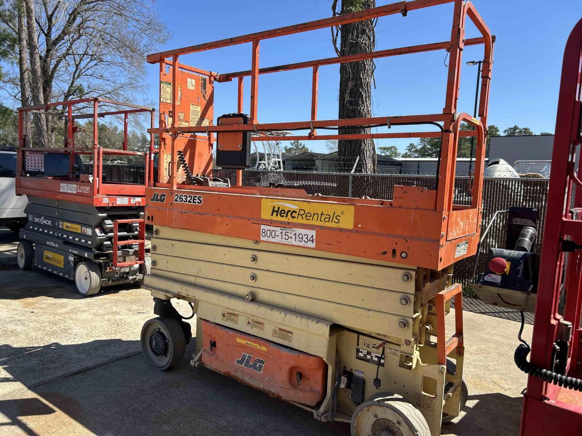 2017 JLG 2632ES