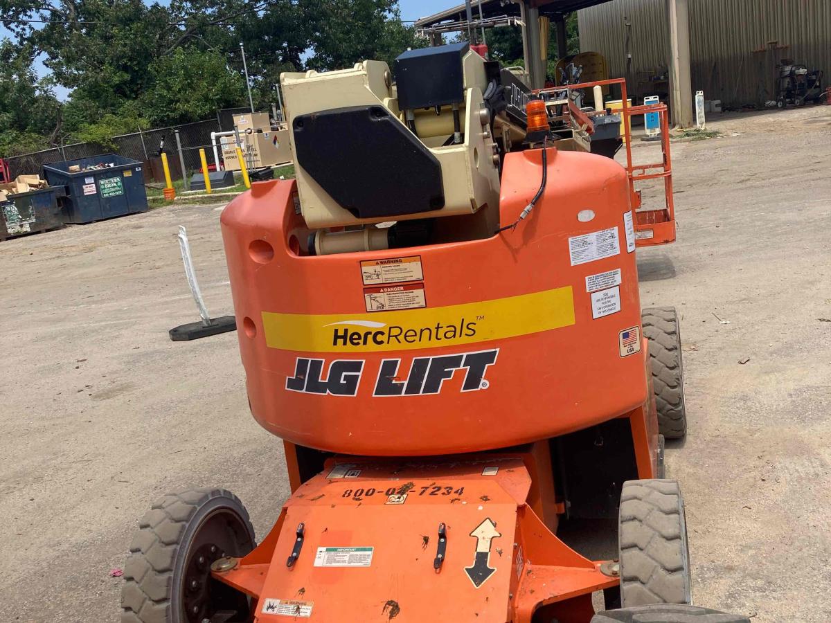 2015 JLG E450AJ 