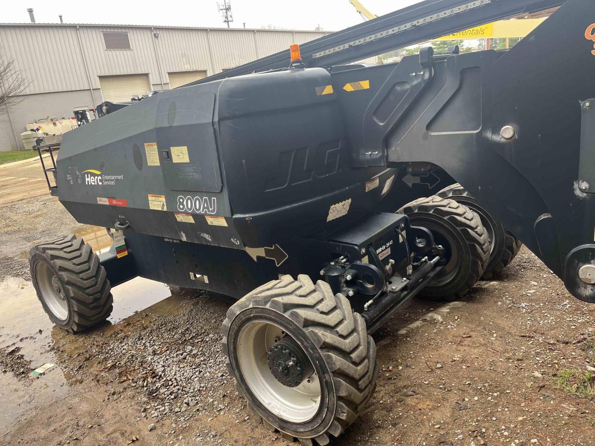2017 JLG 800AJ
