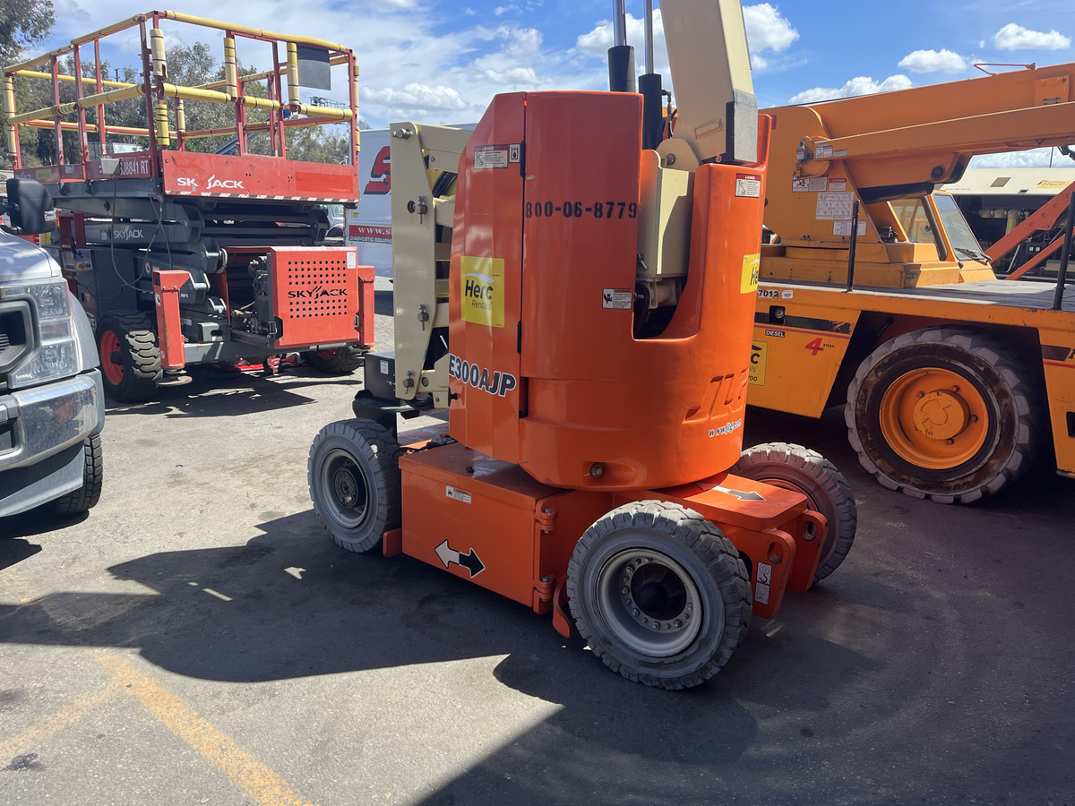 2015 JLG E300AJP-3