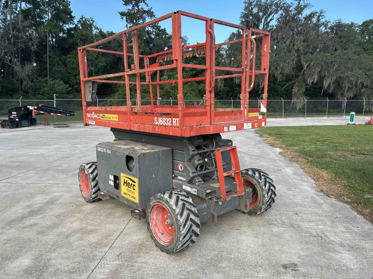 2018 Skyjack SJ-6832RT-4