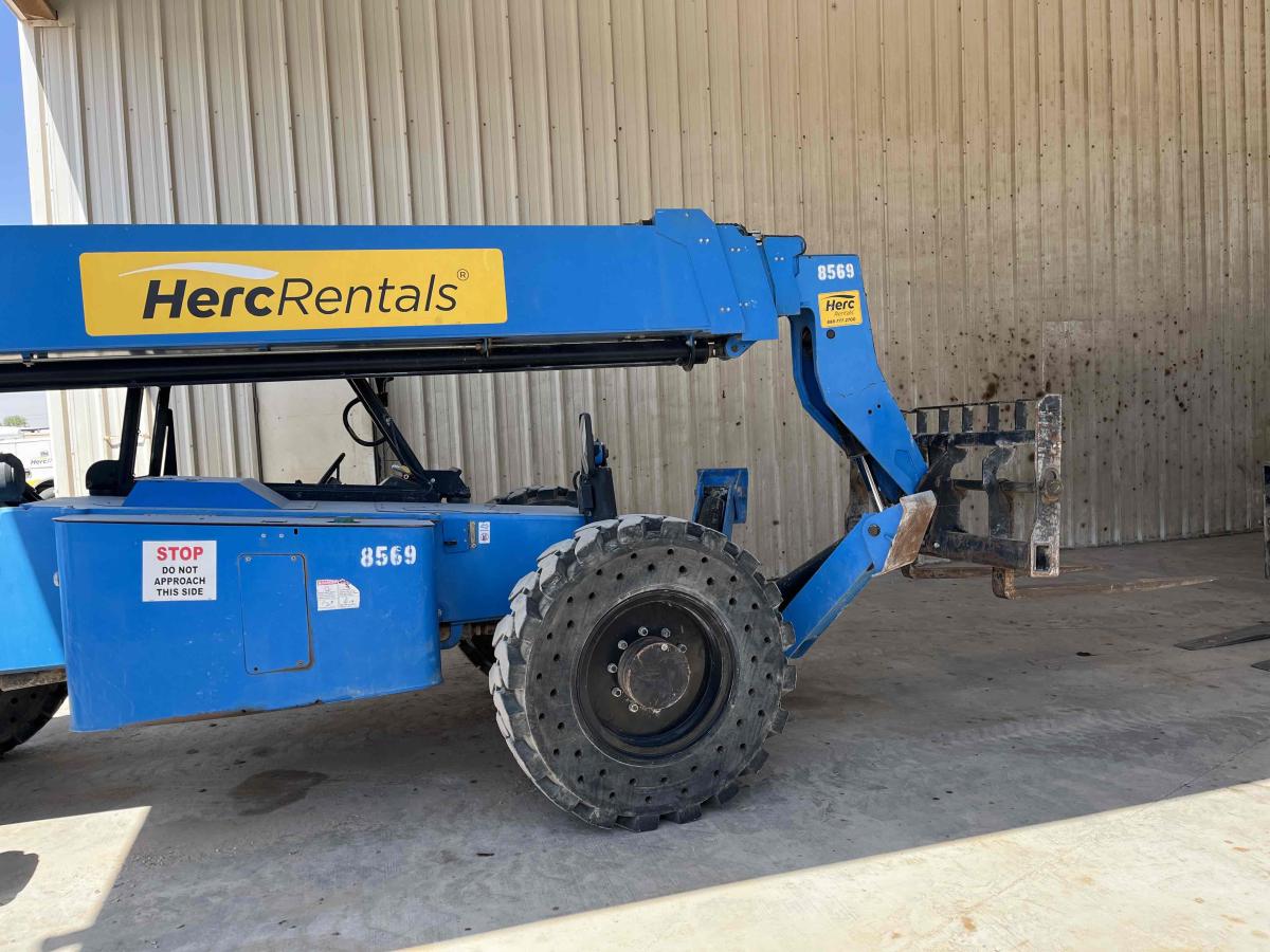 2017 Genie GTH-1056