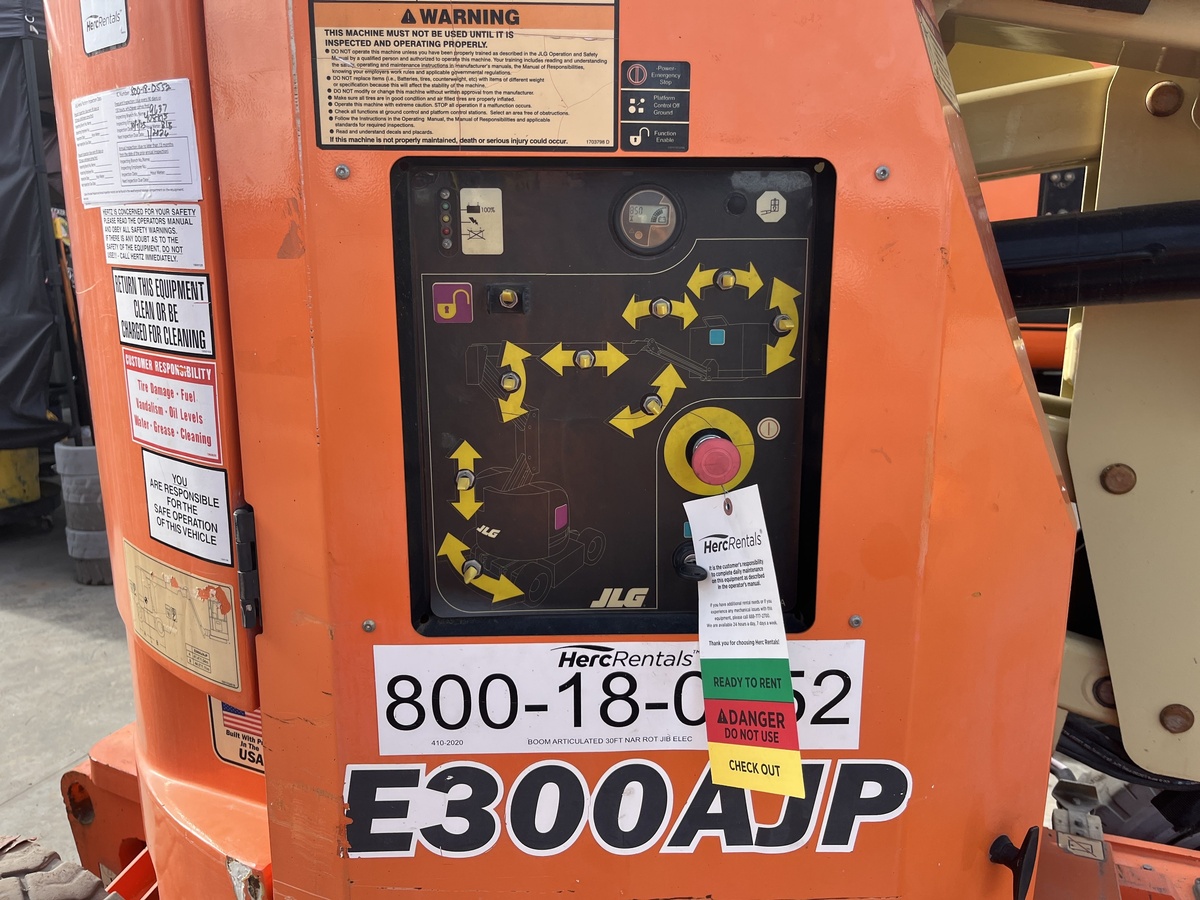 2017 JLG E300AJP-9