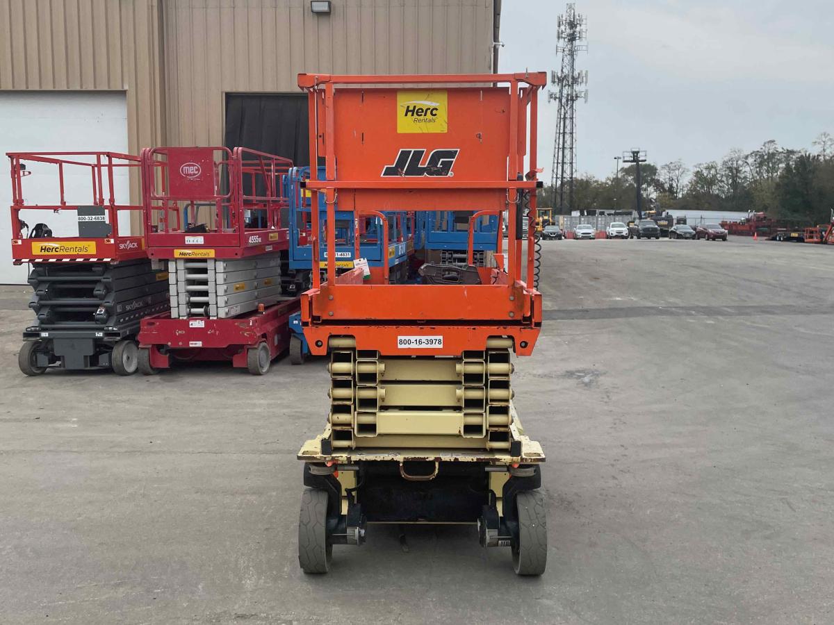 2017 JLG 3246ES