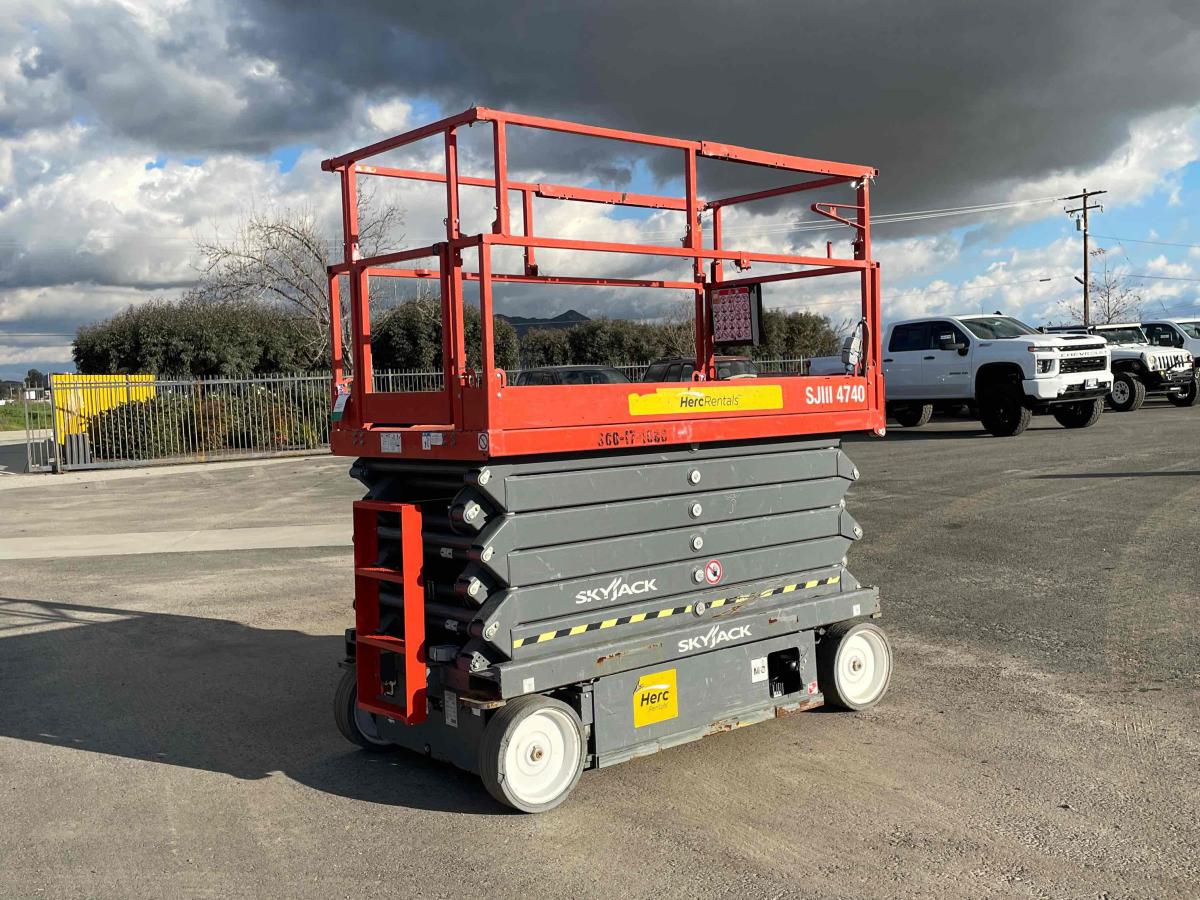 2017 Skyjack SJ4740