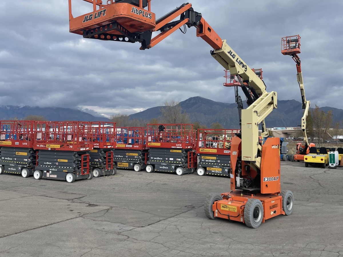2017 JLG E300AJP-2