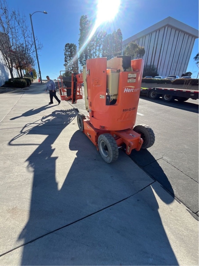 2016 JLG E300AJP-3