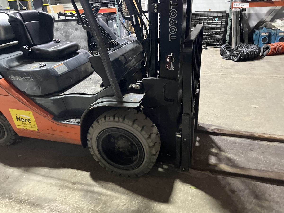 2017 Toyota 8FGU30-10