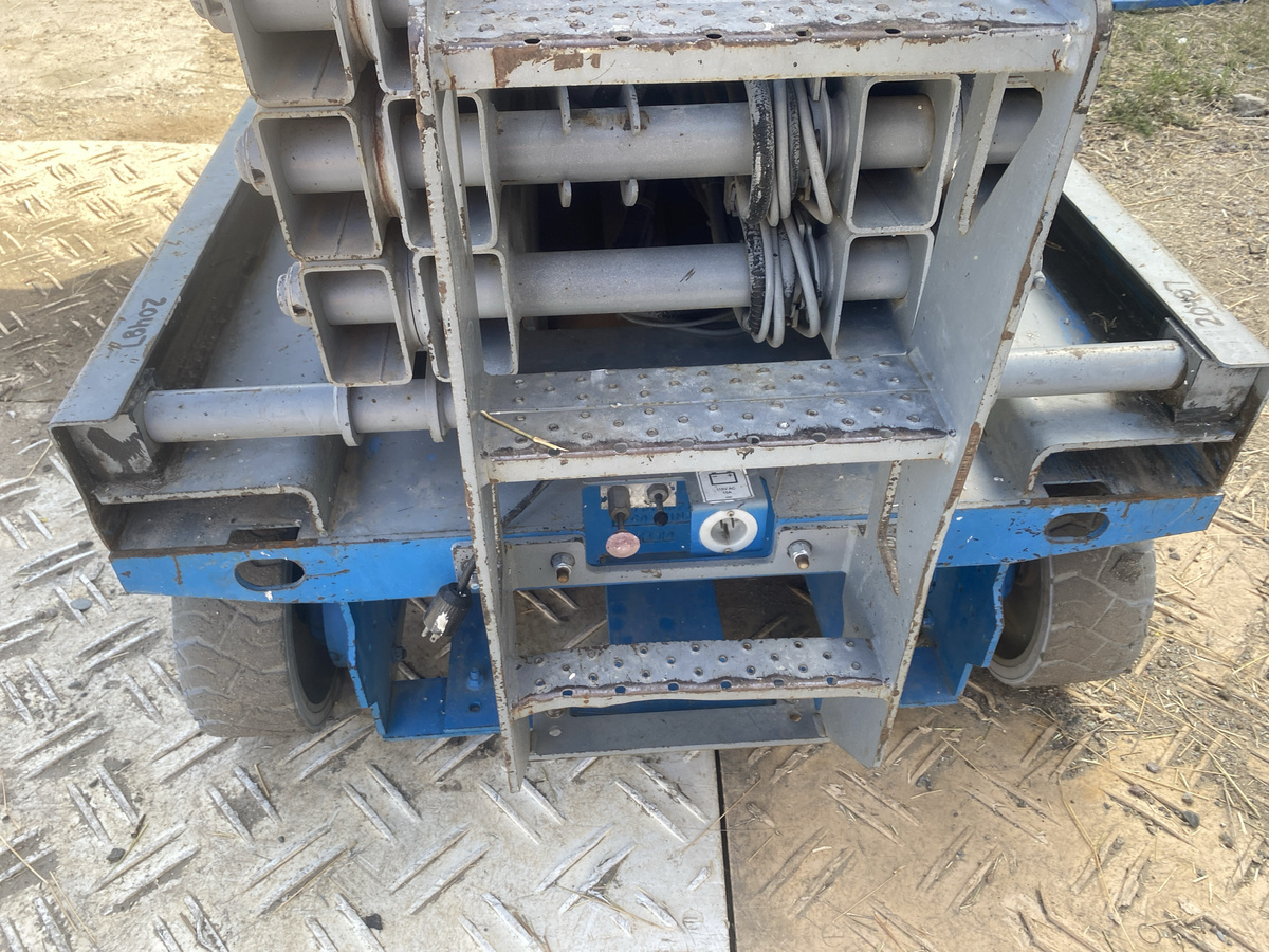 2016 Genie GS-3246-17