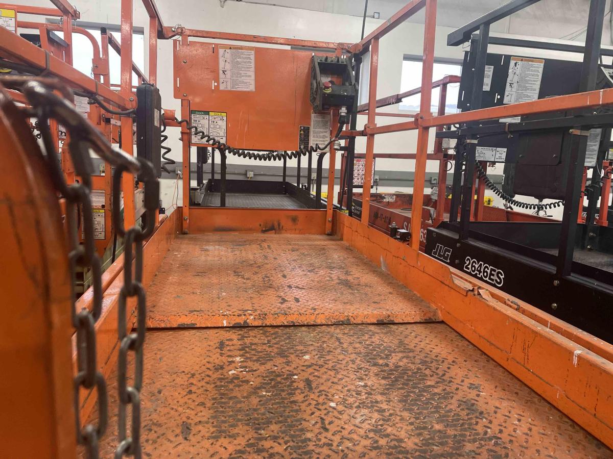 2015 JLG 3246ES