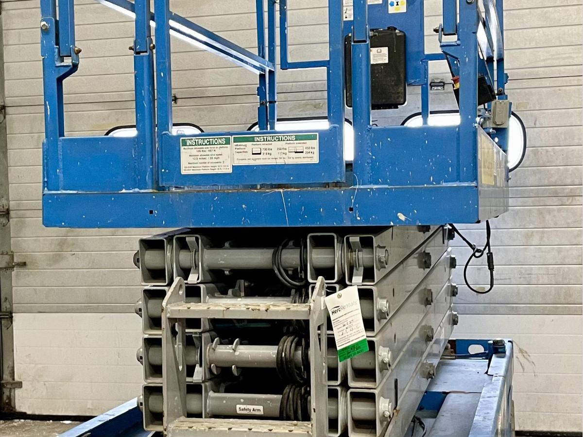 2017 Genie GS-3246-2