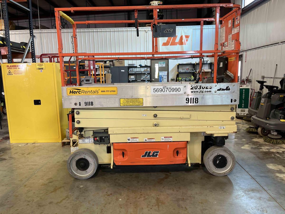 2015 JLG 2030ES