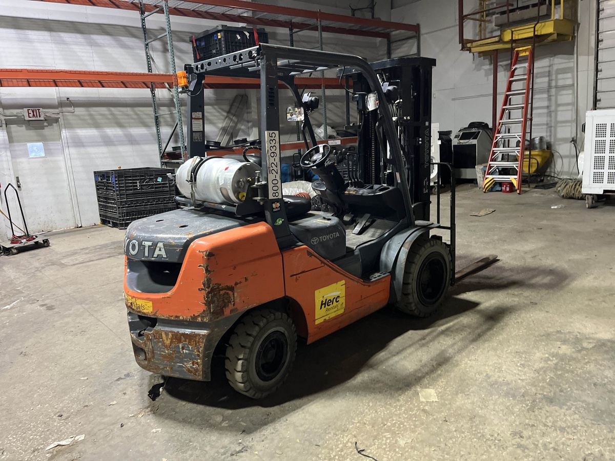 2017 Toyota 8FGU30-4