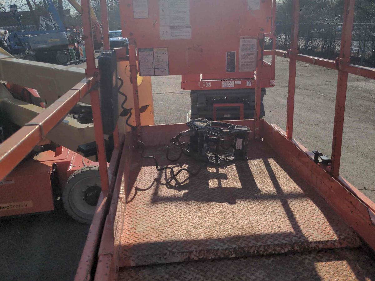 2016 JLG 3246ES