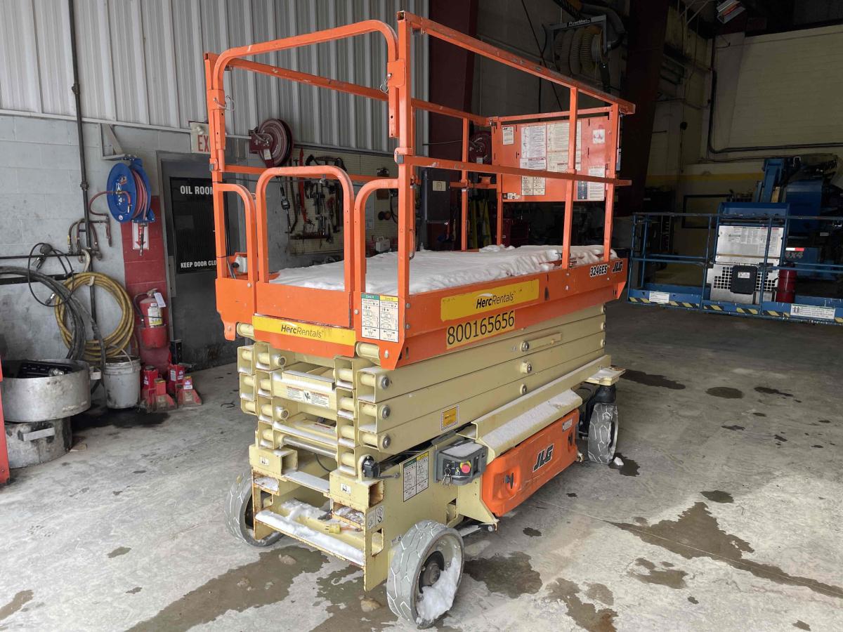 2017 JLG 3246ES-3