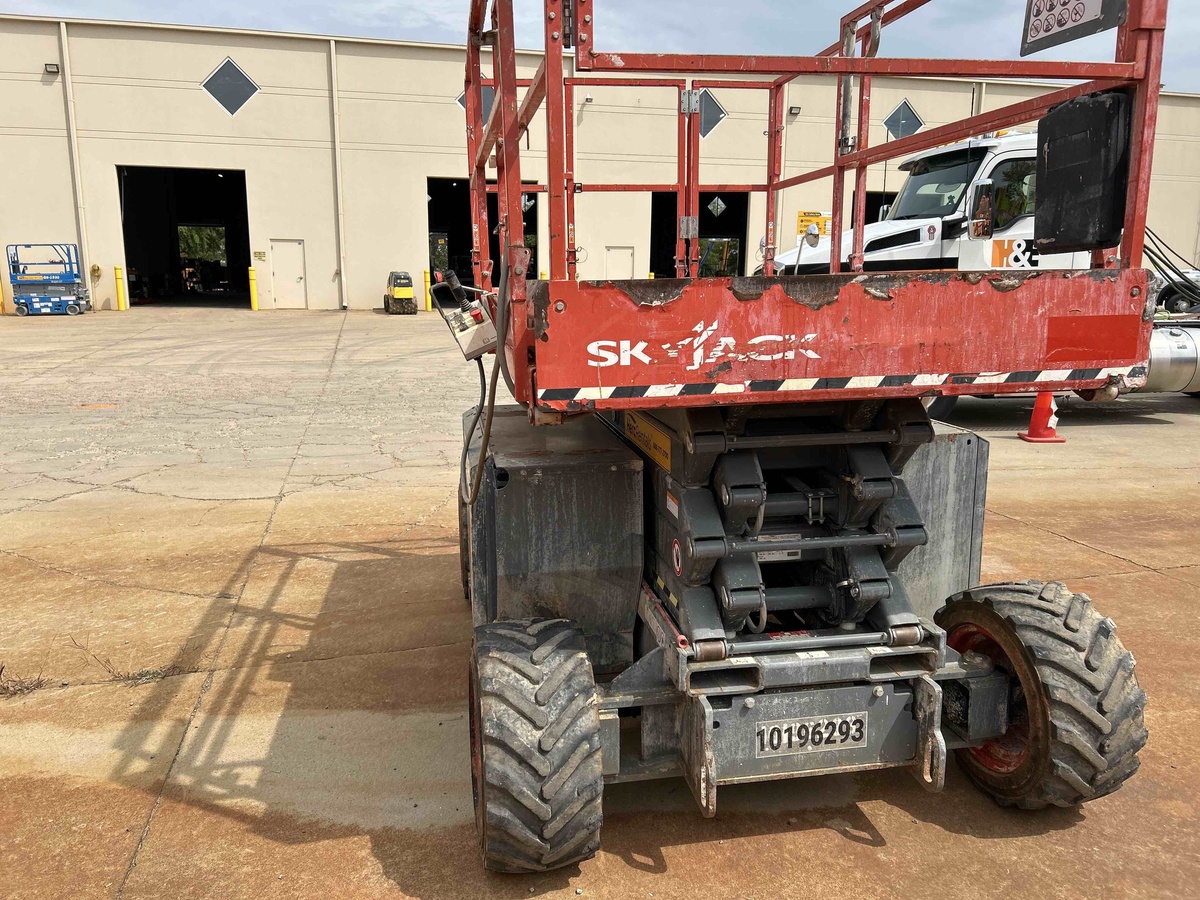 2016 Skyjack SJ-6832RT-4