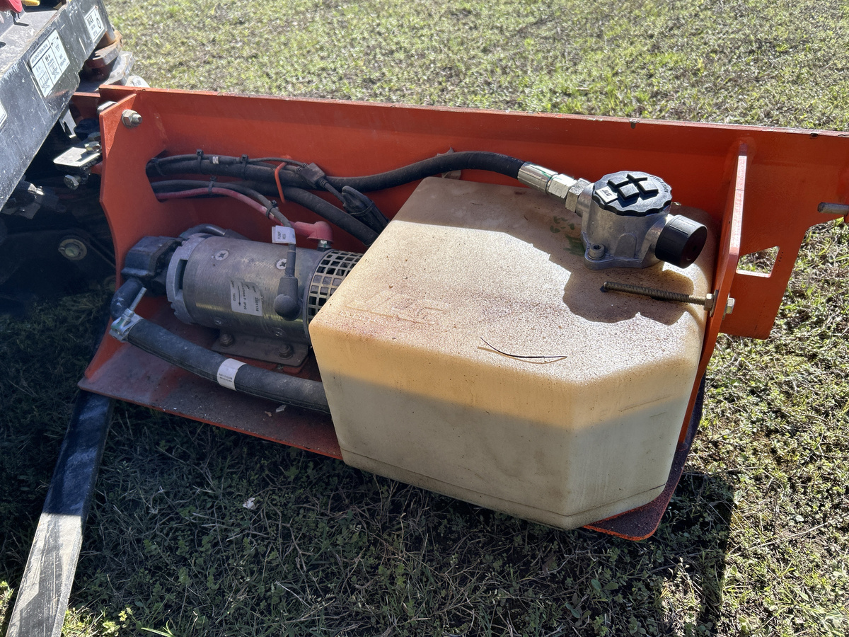2019 JLG 1932R-12