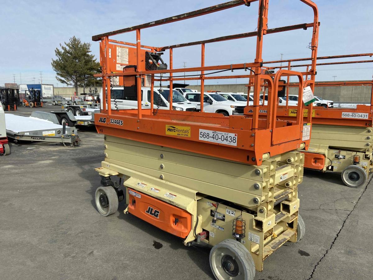 2018 JLG 3246ES