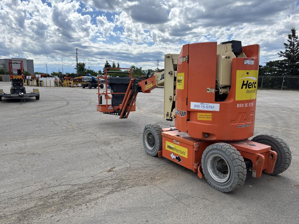 2017 JLG E300AJP-6