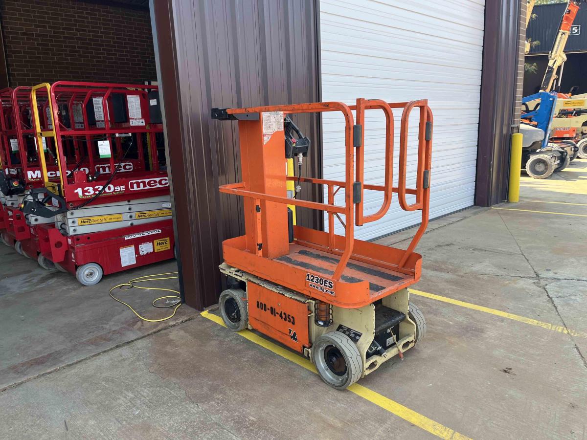 2014 JLG 1230ES