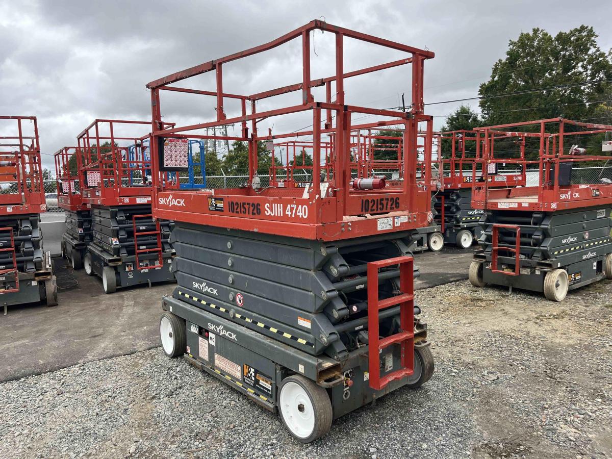 2017 Skyjack SJ4740