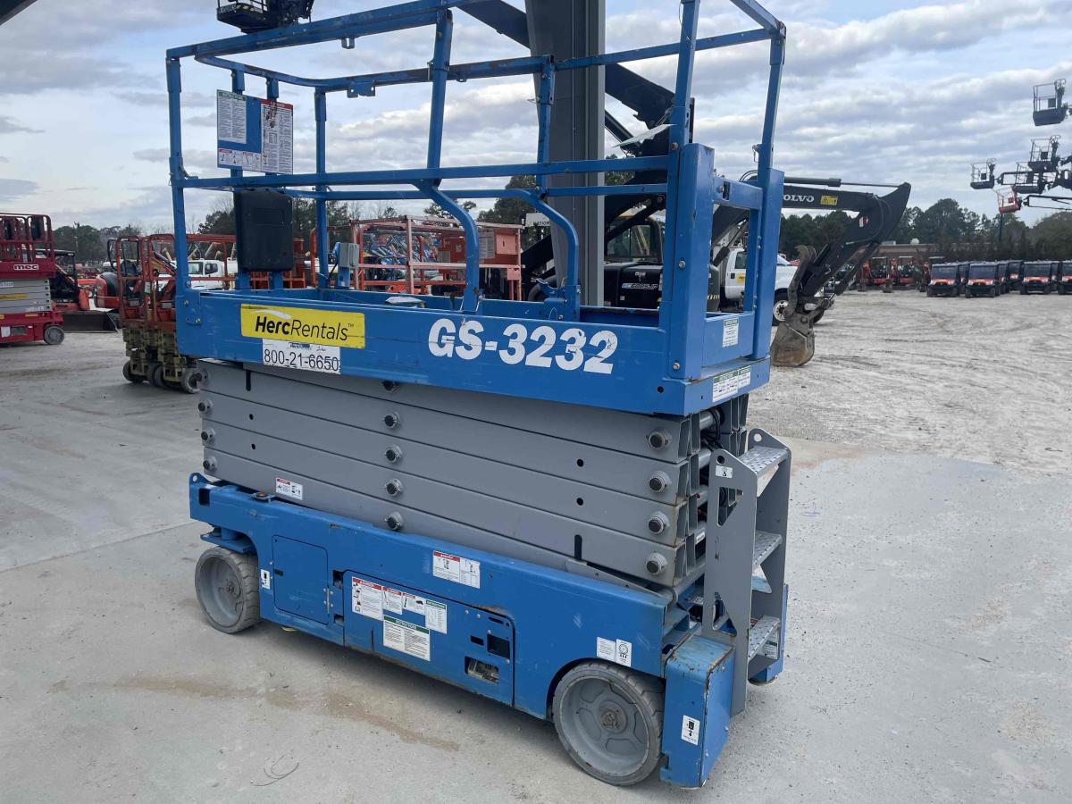 2018 Genie GS-3232