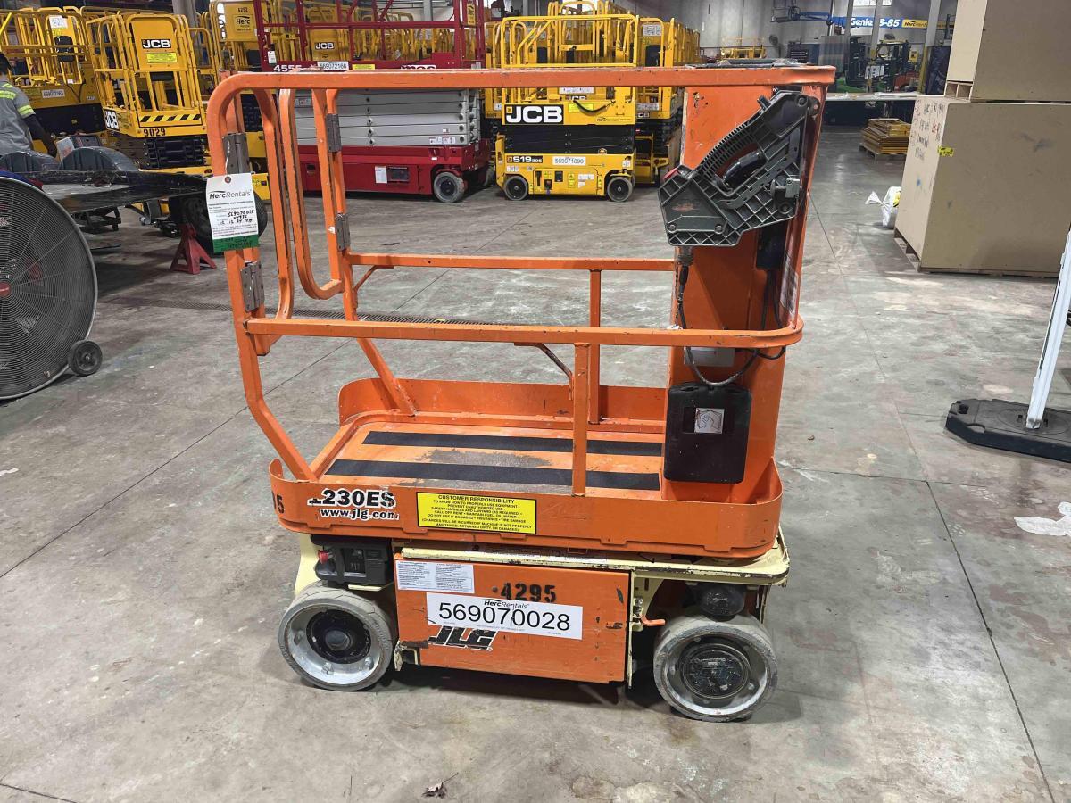 2014 JLG 1230ES