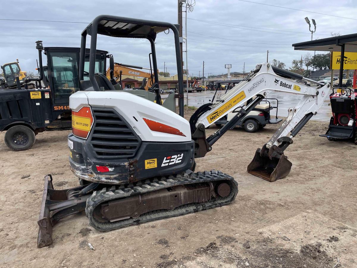 2019 Bobcat E32