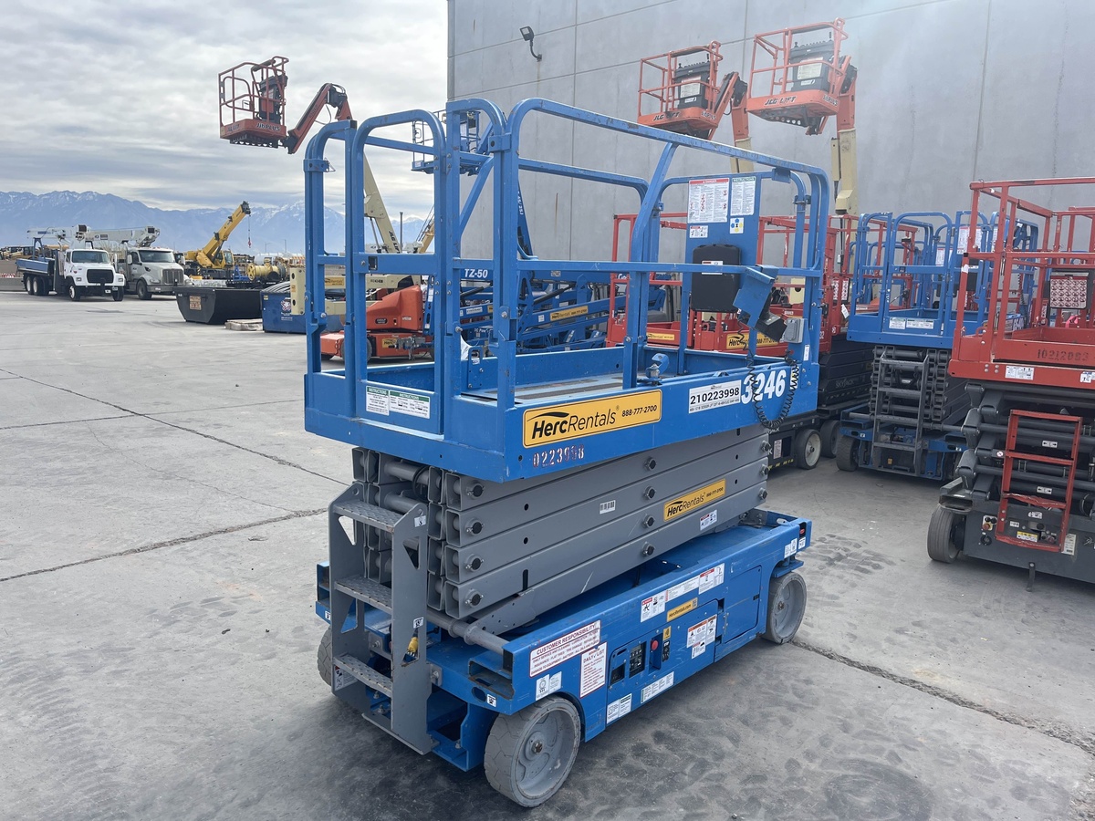 2017 Genie GS-3246-4