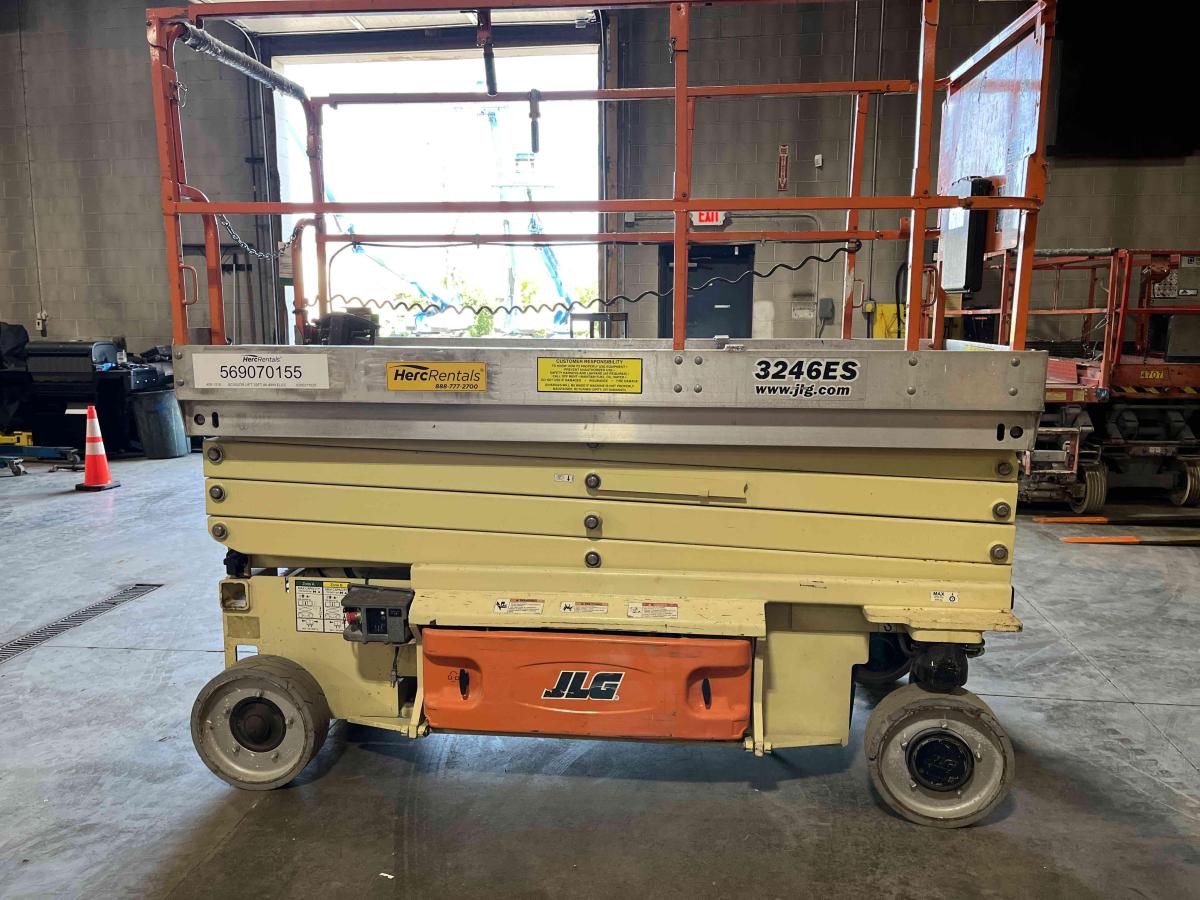 2012 JLG 3246ES