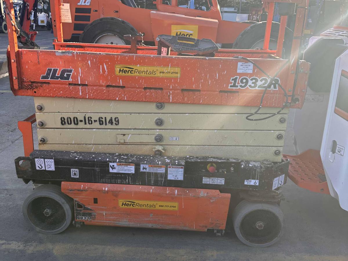 2017 JLG 1932R