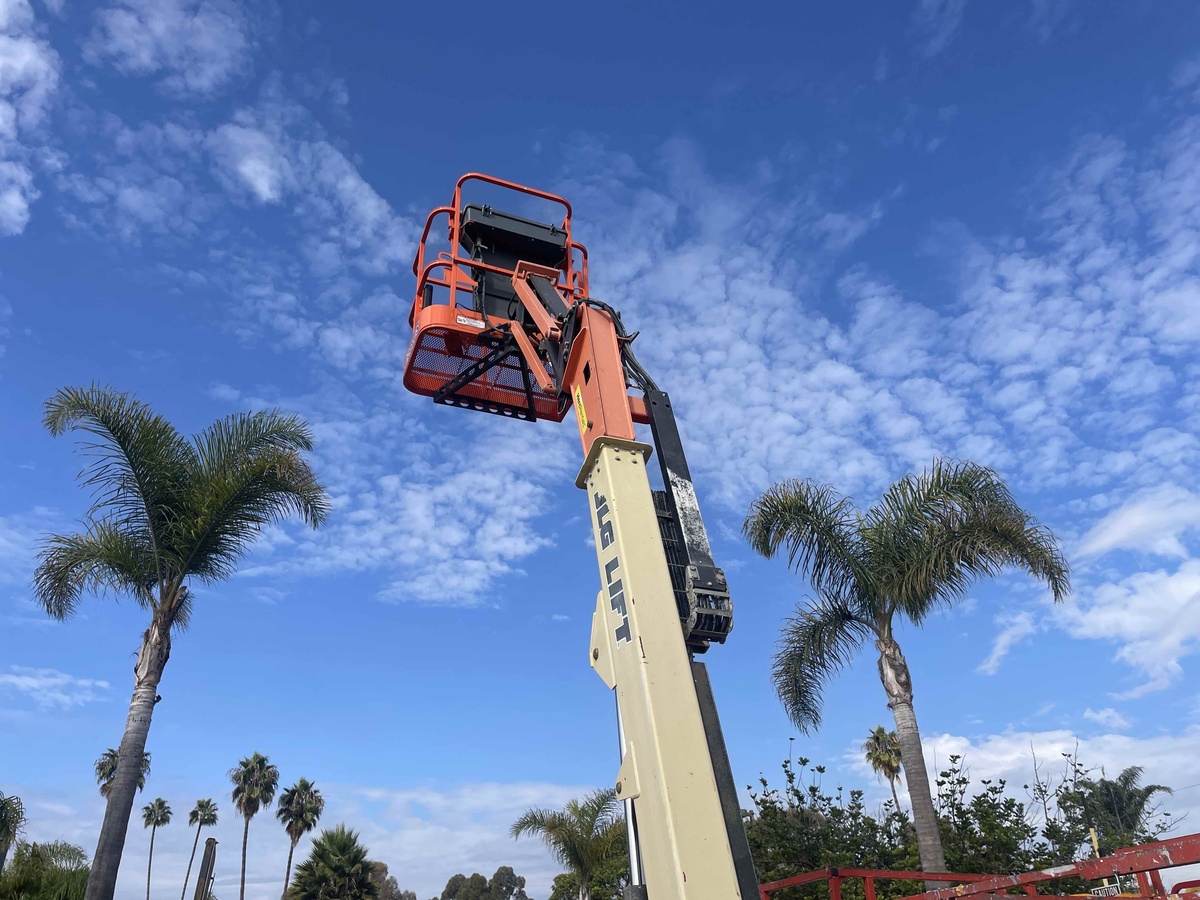 2017 JLG E300AJP-3