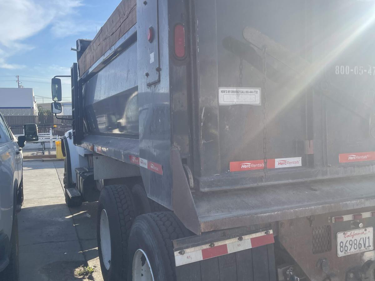 2015 Freightliner M2106-7
