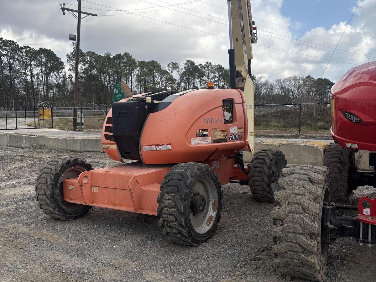 2017 JLG 600AJ-6