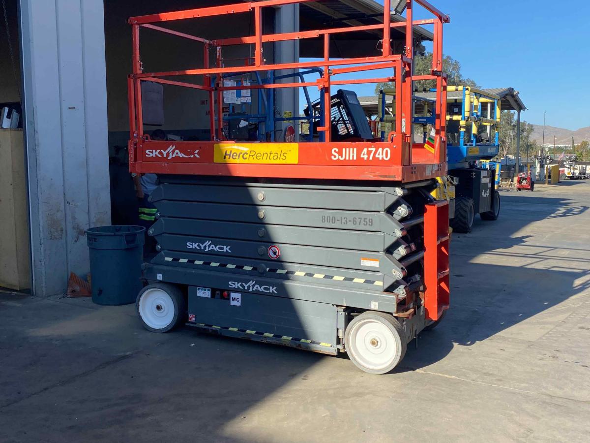 2017 Skyjack SJ4740