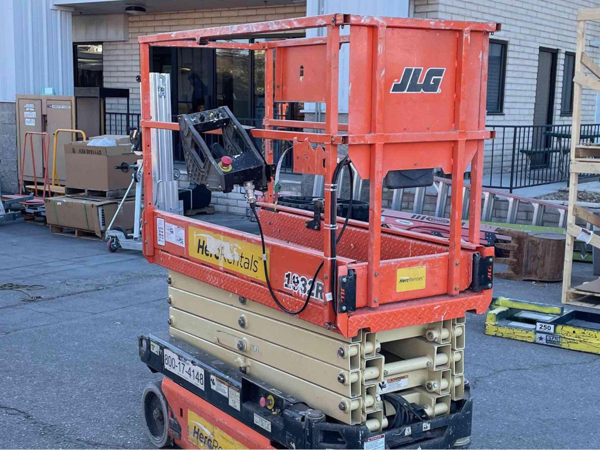 2017 JLG 1932R