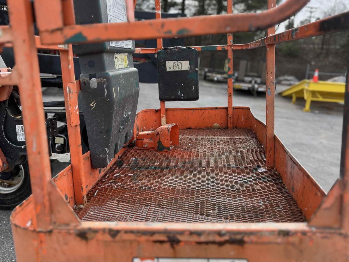 2017 JLG 450AJ