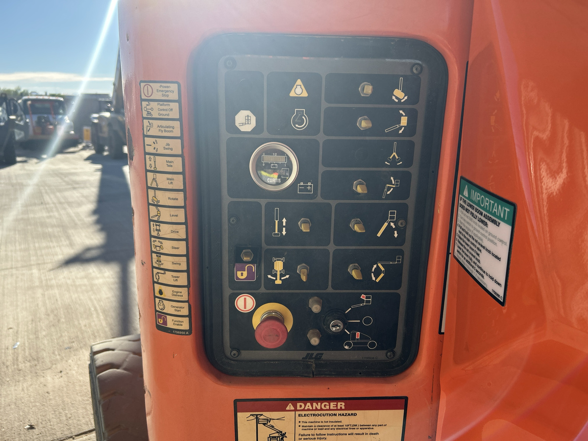 2015 JLG E450AJ-9
