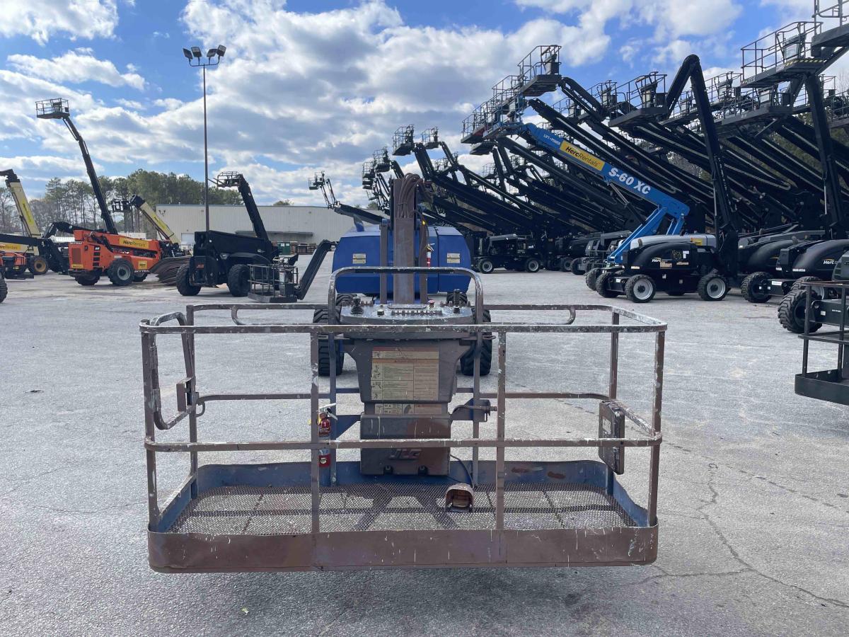 2014 JLG 800AJ