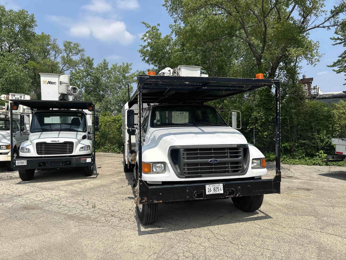 2000 Ford F750-2