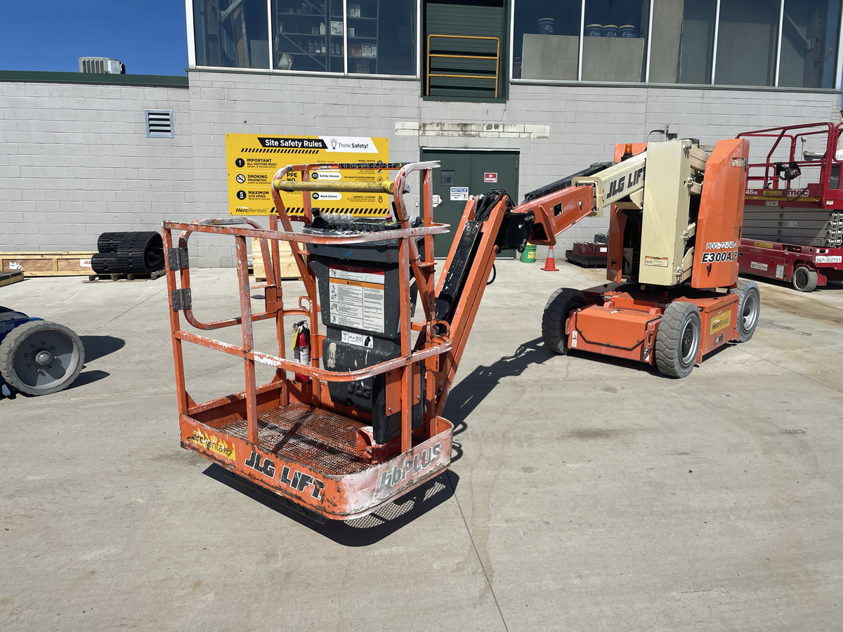 2018 JLG E300AJP