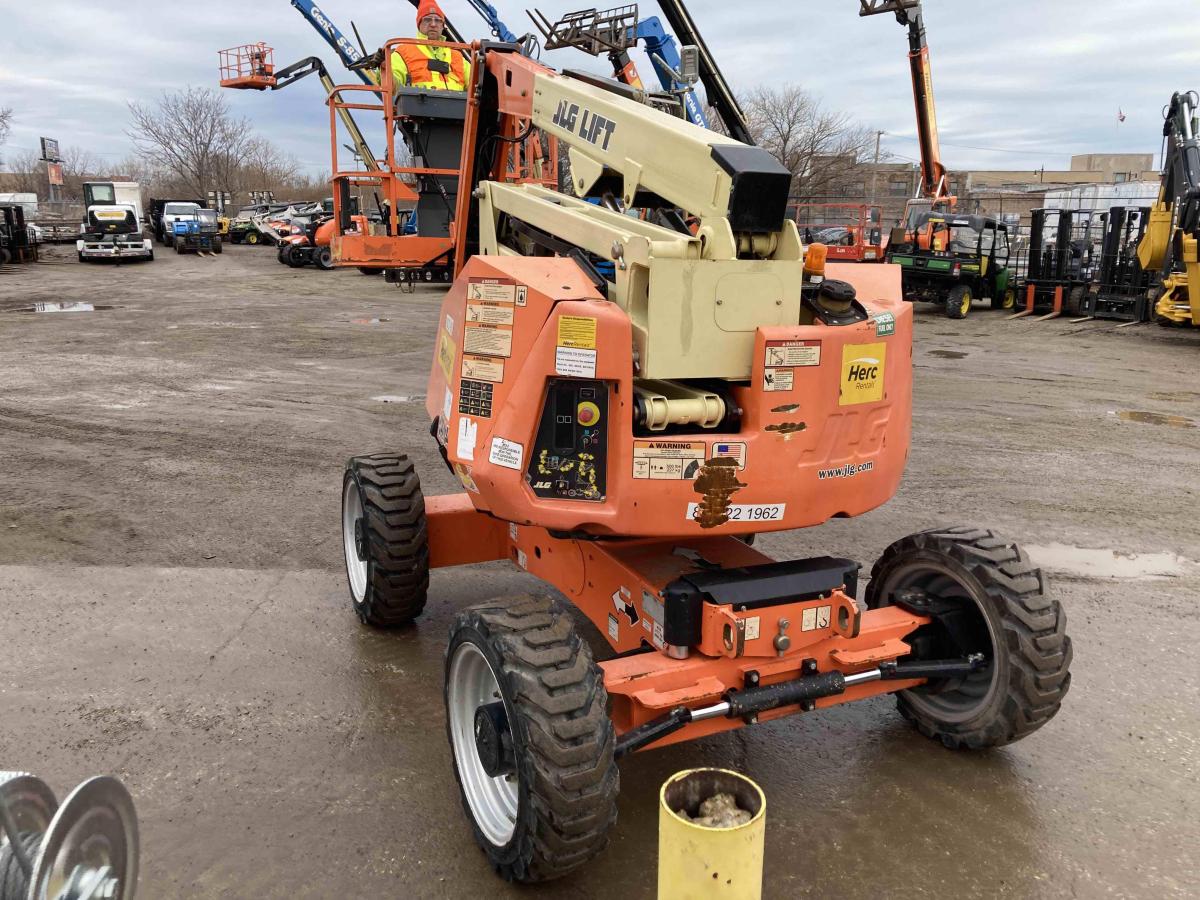2018 JLG 340AJ