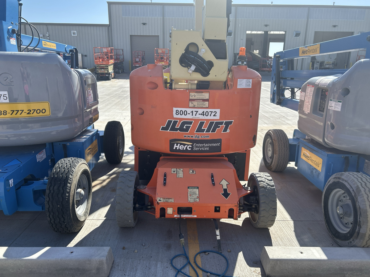 2017 JLG E400AJPN-4
