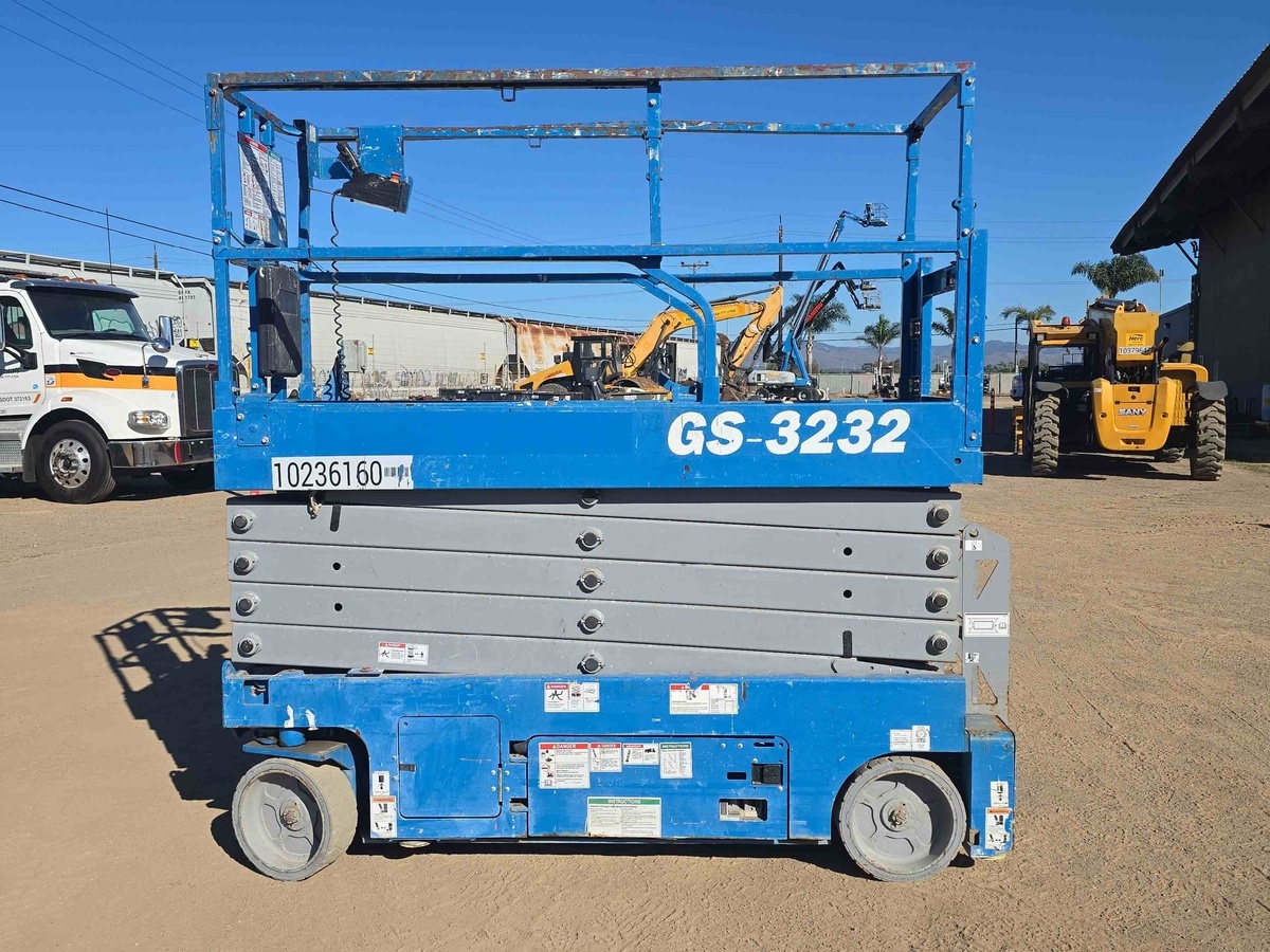 2018 Genie GS-3232