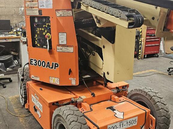 2016 JLG E300AJP-1