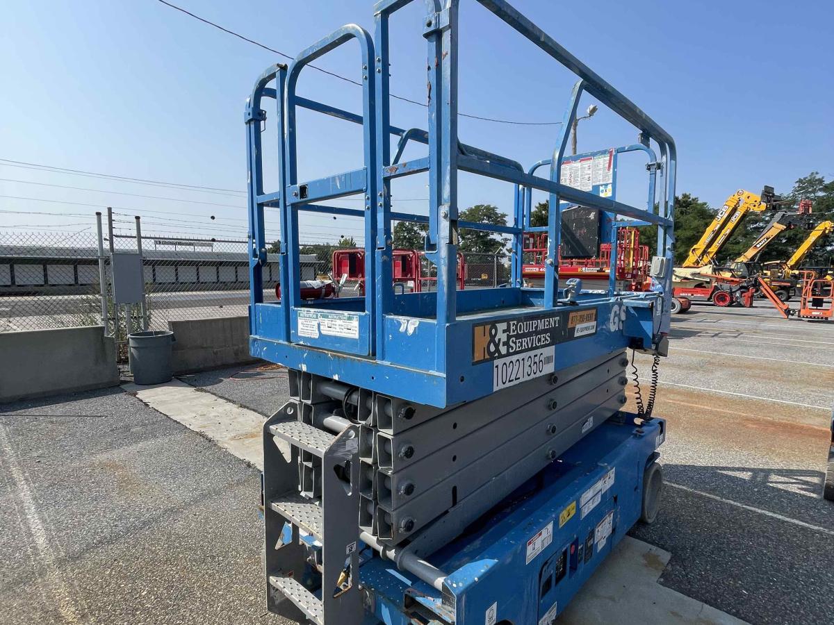 2017 Genie GS-3246-4