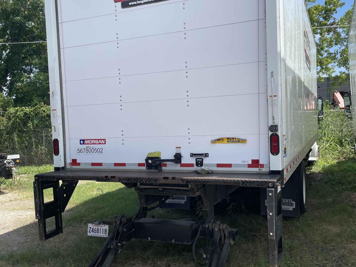 2021 Freightliner M2106