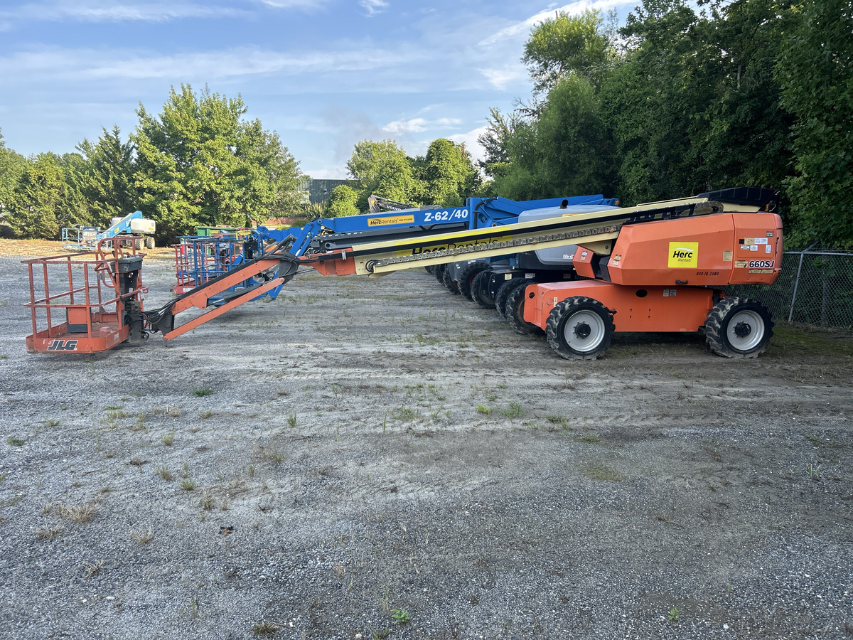 2017 JLG 660SJ