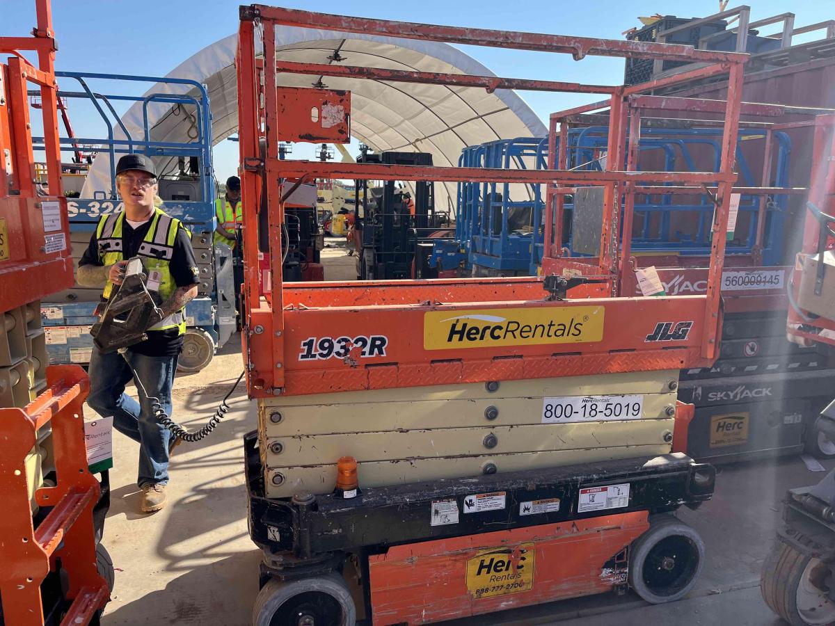 2017 JLG 1932R